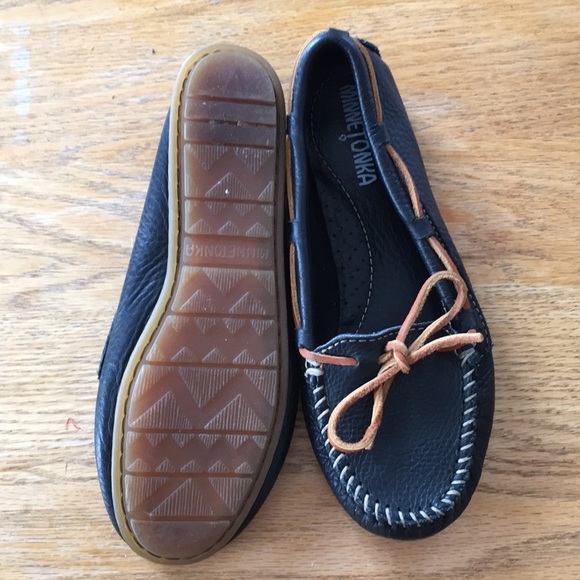 Minnetonka 610R Textured Leather Loafers Black 7.5 - Picture 2 of 3